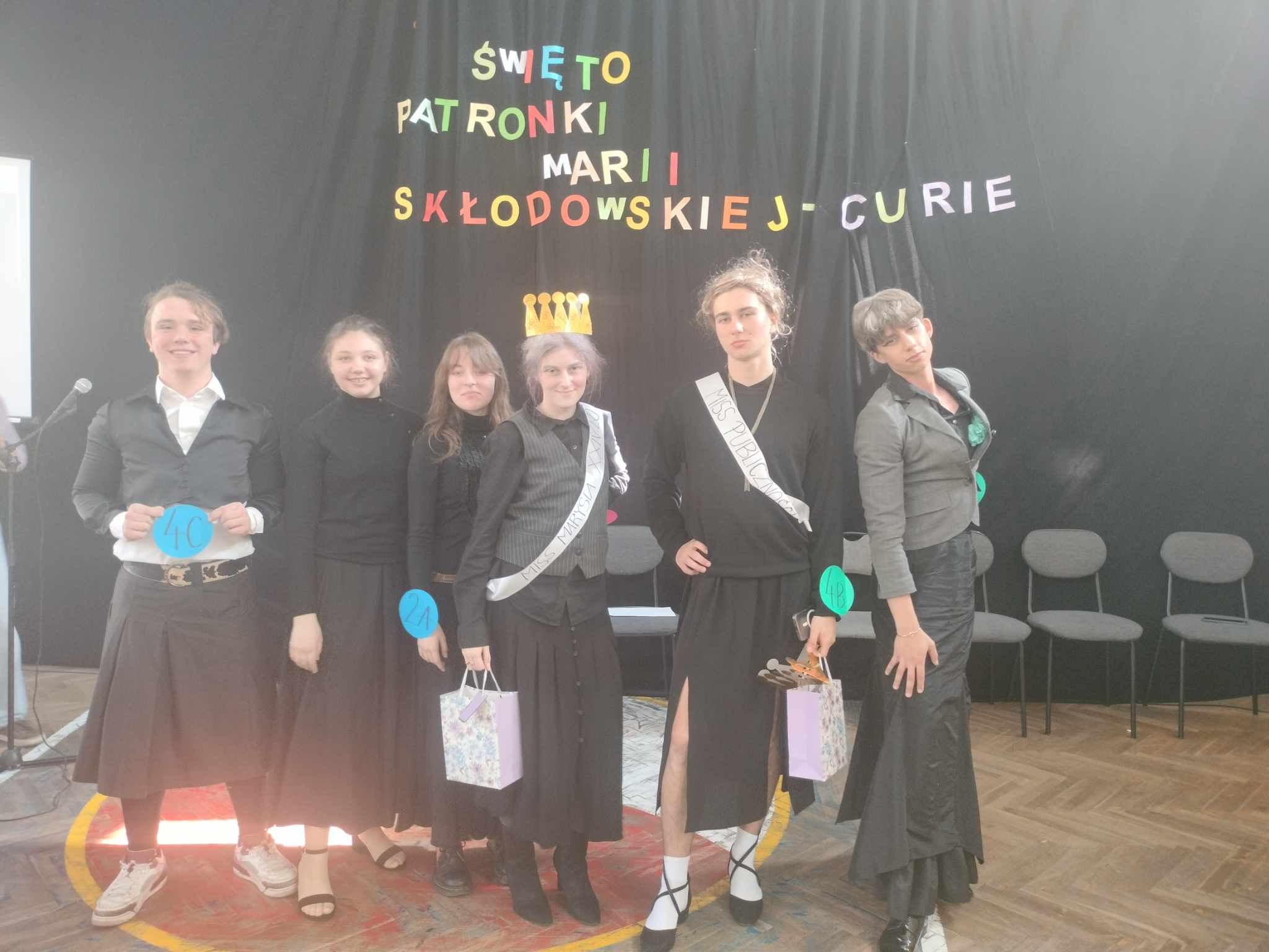 Uczniowie w przebraniach